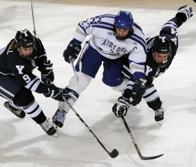 开云下载-F1新赛季揭幕战焦点战，秘鲁轻取加拿大，赛场内外双线激战