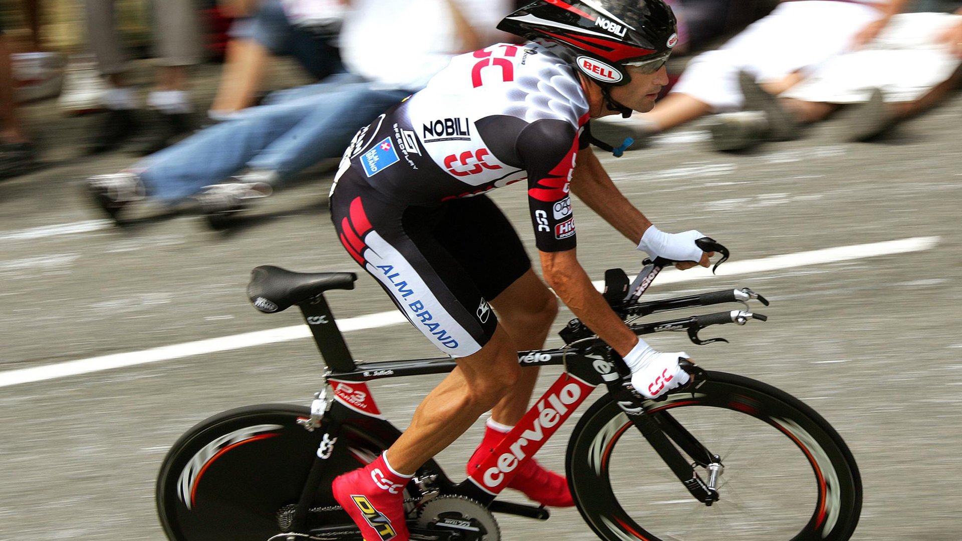 老鹰对阵北京队,詹姆斯关键回合不手软,诠释何为大场面先生